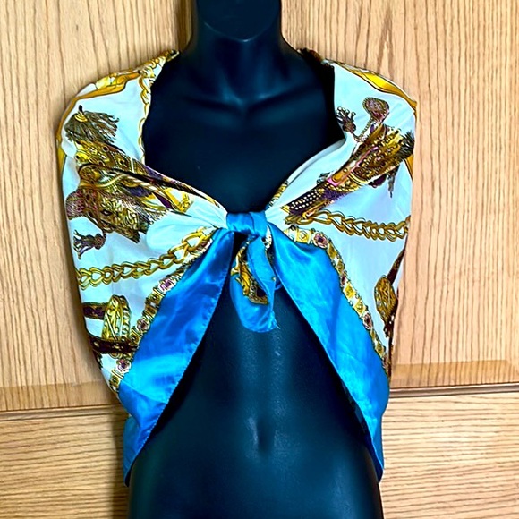 34” x 35” polyester Zhen Qing scarf. - Picture 5 of 7